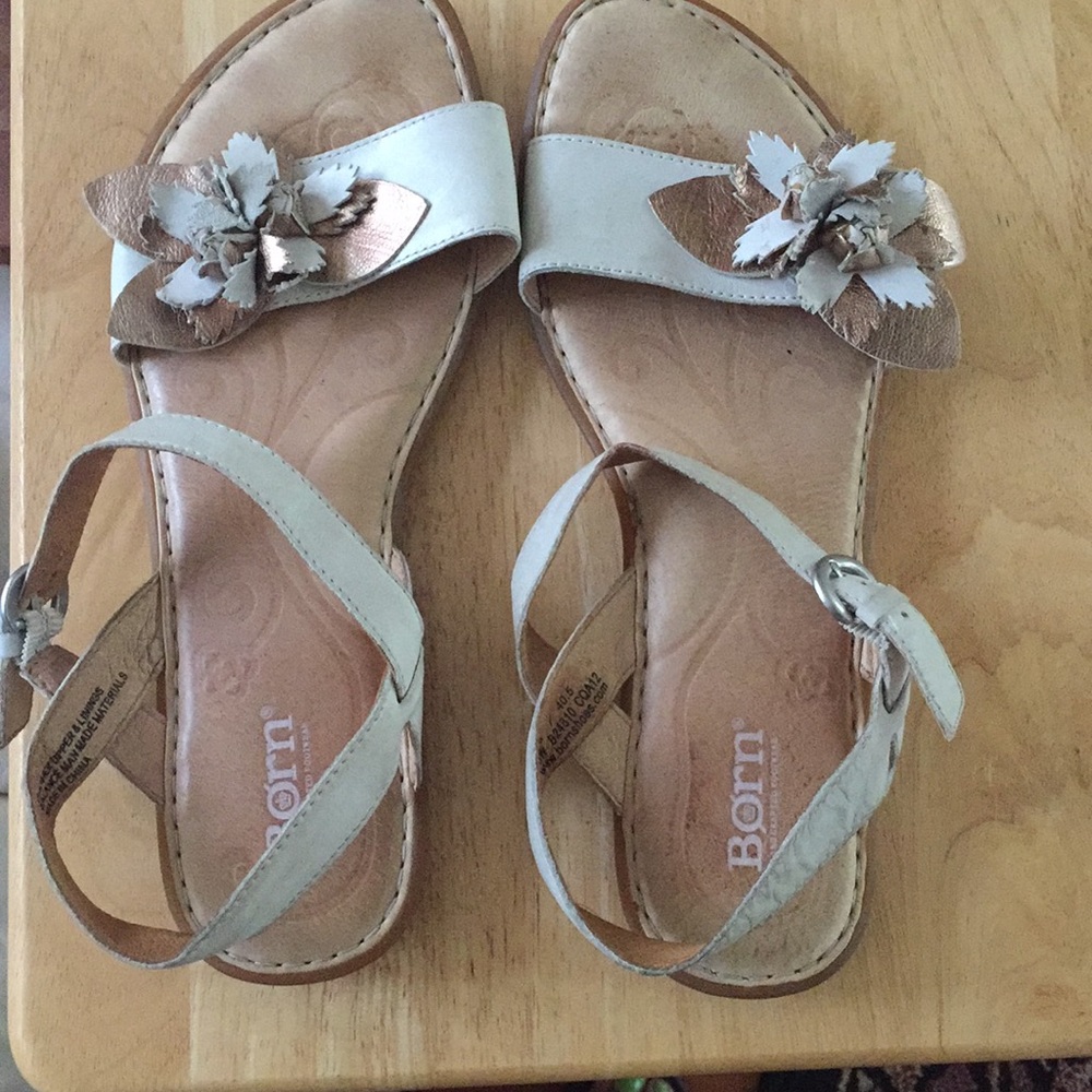 Born sandals w/ gold flowers